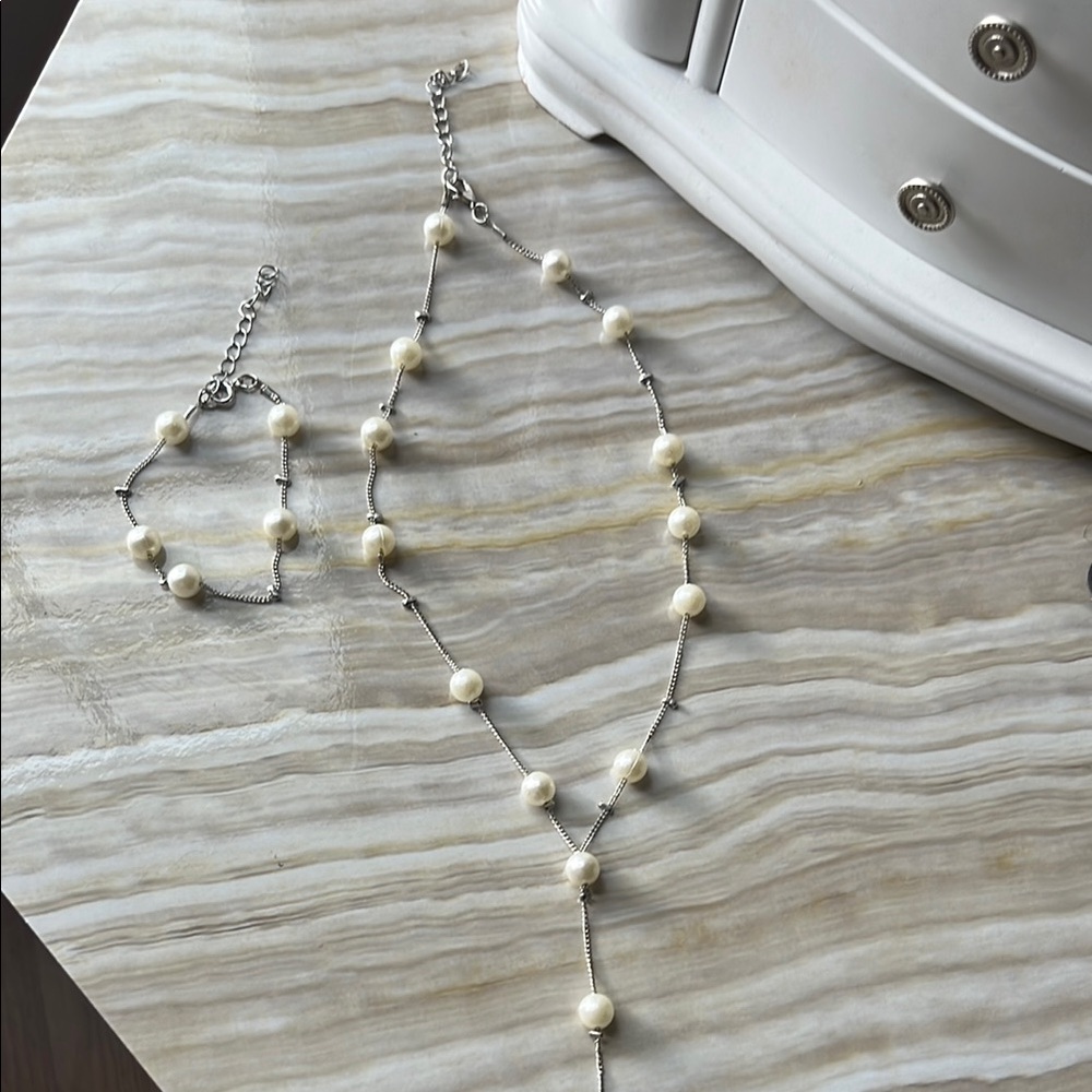 Elegant Silver and Cream Pearl Necklace and Bracelet Set